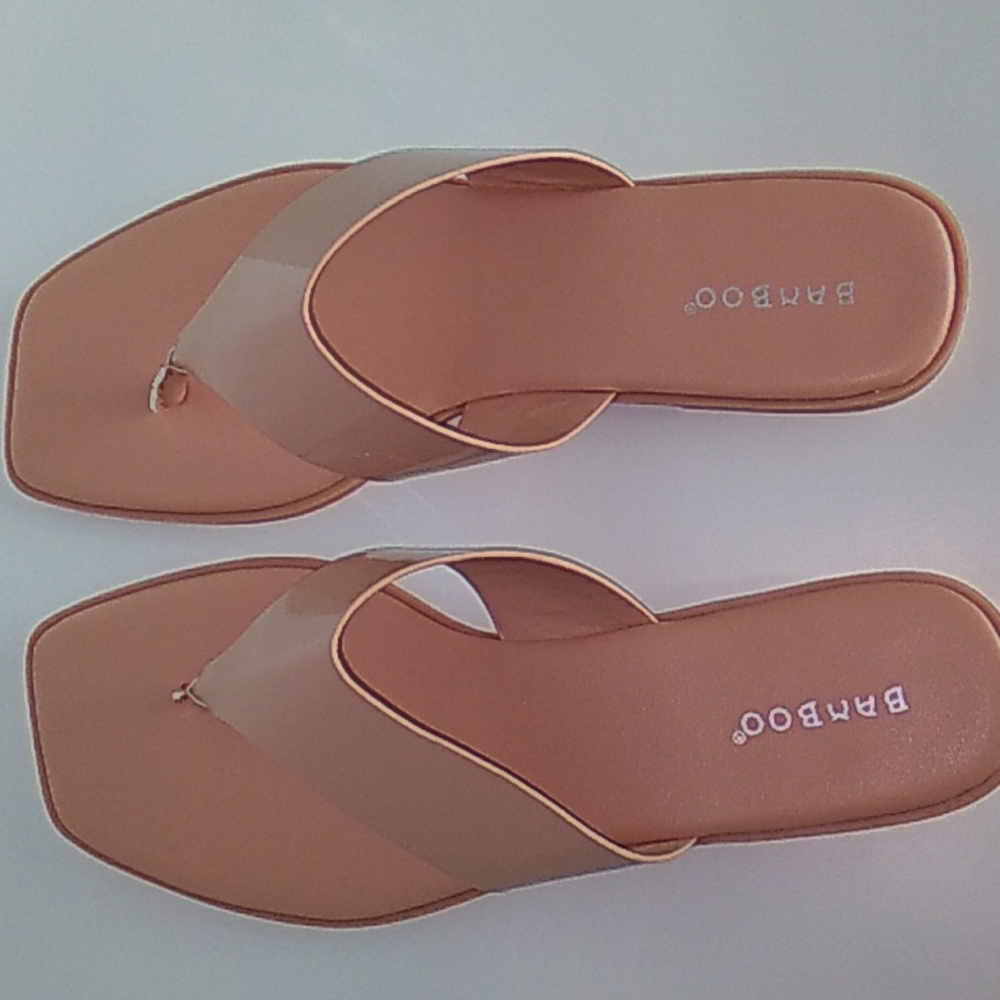 BAMBOO Women's Nude Color Patent Leather Sandals New In  Box - Picture 3 of 4